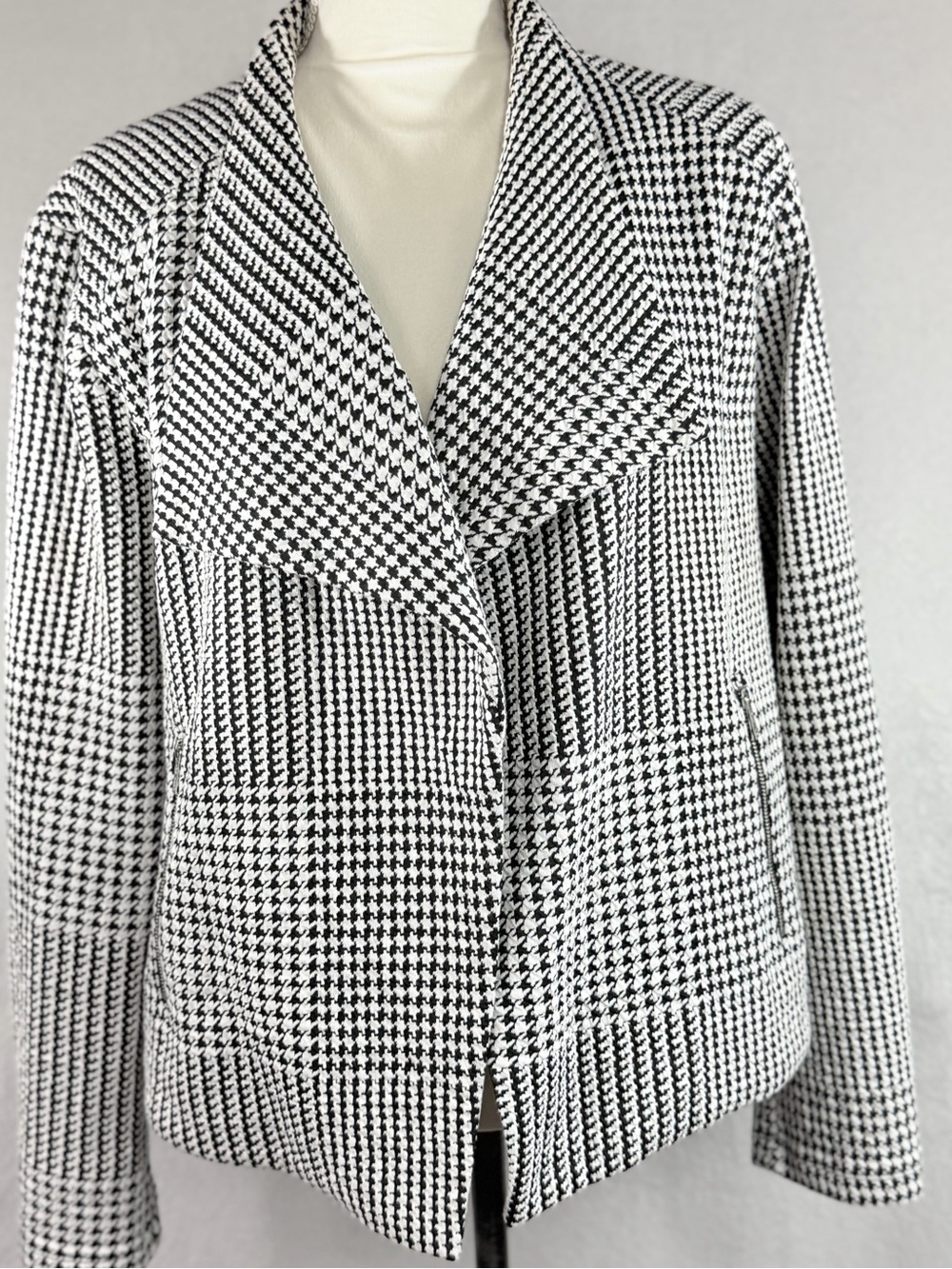 Calvin Klein Black and White Houndstooth Plaid Blazer Jacket
